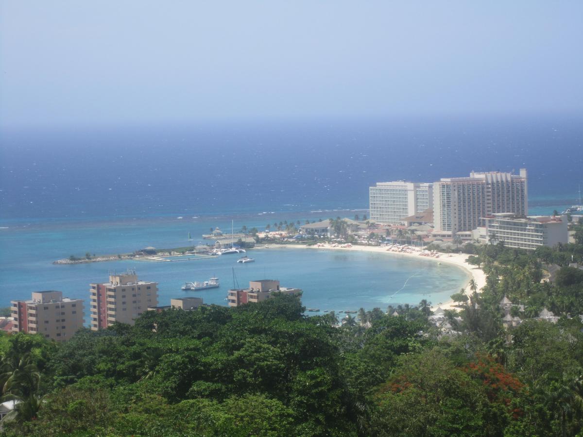 Mcfarlane'S Place Ocho Rios Exterior photo
